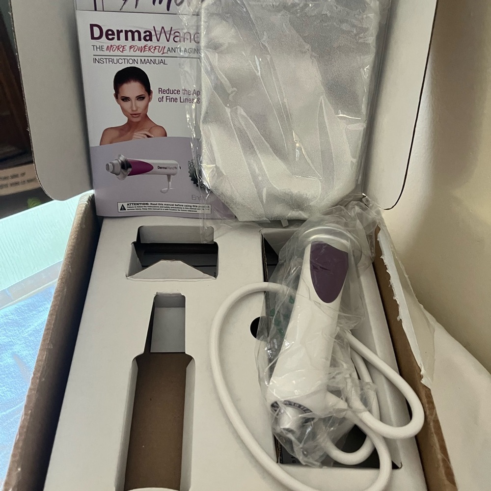 DermaWand Pro Anti-Aging Device New in Box
